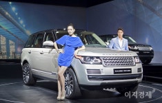 [이지경제의 으랏 車車車] 토요타 SUV, 랜드로버에 압승…英 영화 007서