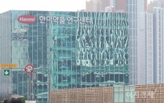 한미약품, 겹경사…흑자에, 수상에