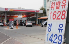 유류세 인하 2개월…주유소 가격 조정에 인색(?)