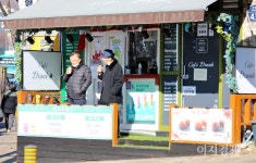 [생생현장] 블랙홀 스타벅스, 골목상권 다 죽인다