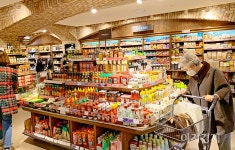 오미크론 확산…2월 대형마트 매출 24%↓, 온라인 유통은 14%↑