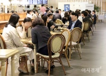 [이지경제의 한 컷] 거리두기 해제 3일째 완벽한 일상