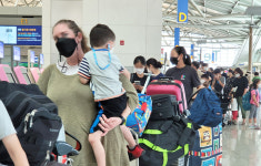 10일 신규확진 13만7천241명…위중증·사망 석달새 최다