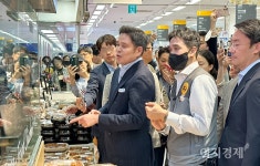 정용진 부회장, 이마트 연수점 방문...우리 예상 적중