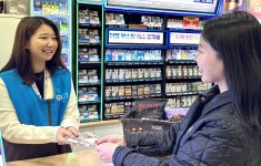 GS25, 외국인 관광객 위해 금융서비스 새단장