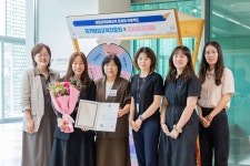 로레알코리아, 생활과학 문해교육 교과서 개발 및 교육연수 진행…평생교육 유공 표창 수상