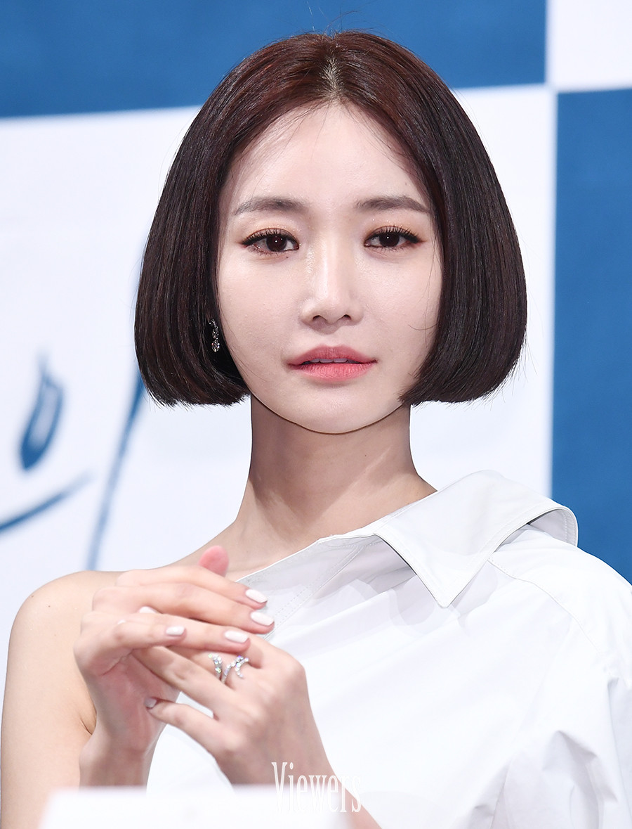 고준희, 연극 엔젤스 인 아메리카 공연 불참 사과 목 다친 채로 무대 못 서.. 