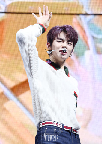 투모로우바이투게더 연준 데뷔 2일차 완벽 무대 [V포토]