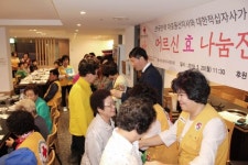 이조케터링서비스(주)한전마포용산지점 | 한국전력 마포용산지사, 대한적십자사와 용산구 어르신 효 나눔잔치 진행