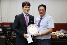 푸르밀 대표, 대리점주 직접 찾아 표창한 사연 뭉클