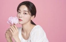 설인아, 차원이 다른 뷰티 화보 공개…러블리부터 청순미까지