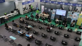 ‘백신 예약’ 생일 끝자리 ‘5’인 18∼49세만…내일부터 50∼54세 접종 시작