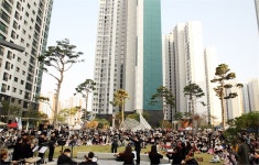 대우건설, 검단신도시 푸르지오 더베뉴에서 발코니 음악회 열어