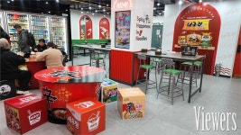 [Biz뷰] 편의점이 관광지가 됐다?…세븐일레븐, 벼랑 끝 新전술 뉴웨이브