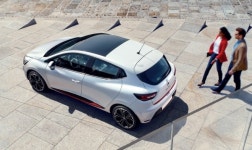 르노삼성, 클리오에 파노라믹 글라스 루프 적용한 인텐스 파노라믹 모델 추가