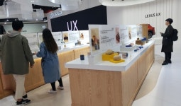 렉서스가 모터쇼장서 판매하는 건 車가 아닌 브랜드