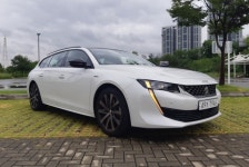 [시승] 왜건의 무덤에 당당히 도전하는  프랑스산 푸조 508 SW