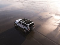 도심형에 최적화된 오프로더 지프, 랭글러 오버랜드 파워탑 출시