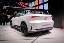 르노, 수소전기차 콘셉트 시닉 비전... 내부가 비행기 같네!