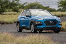 로보캅 얼굴로 돌아왔다 현대차 소형 SUV 코나, 1세대부터 2세대까지 어떻게 변했나?