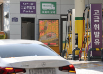 주유소 기름값 한 달째 고공행진, 앞으로도 계속 오른다...