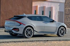 테슬라 NACS 표준 적용 기아, 美서 EV6 페이스리프트 충전 포트 위치 변경