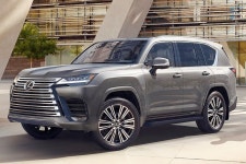 3월 출시될 렉서스 하이브리드 SUV LX 700h, 연비는 8.5km/l?
