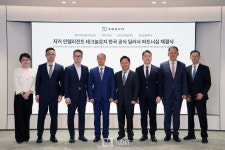 지커코리아,  KCC. 고진. H모터스. 아이언과 공식 딜러 계약 체결. 내년 6월부터 판매