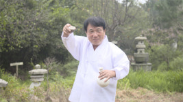 여름밤의 초승달 품은 명주를 빚다