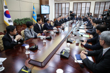 확 쪼그라든 전북, 몸집 키워야