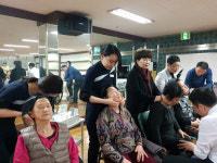 김선영 스킨갤러리, 우아2동 소외 어르신들 위해 오락·피부마사지·말벗 봉사