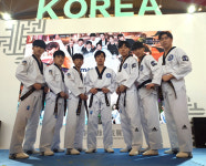 전주대 태권도시범단 싸울아비 中서 태권발차기