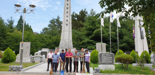 군산월남전참전자회 은파 기념탑 환경정화