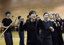 시공간을 넘나드는 창극 만세배 더늠전