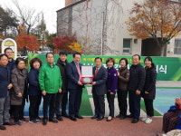 정헌율 익산시장, 악취저감 행정 주민 감사패 받아