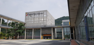 코로나19 확산에 문화시설도 굳게닫혀
