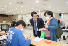 권익현 취약계층 위한 적극행정 힘 써 달라
