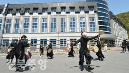 코로나19로 마음의 상처 입은 시민 돌본다