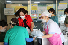 군산시여약사회 사랑의 도시락 나눔 눈길
