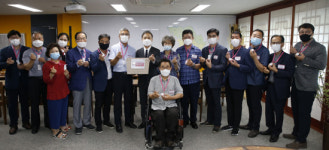전주시자원봉사센터, 장애인단체에 목걸이형 손소독제 1000개 전달