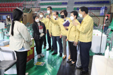 정읍시의회, 정읍실내체육관 예방접종센터 방문