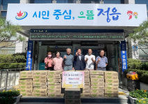 더원상사 김용희대표, 정읍 연지동에 게맛살 전달