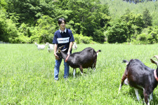 새로운 꿈을 심어준 기회의 땅, 장수 산양들과 함께 뛰어노는 삶 행복해