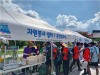잼버리 곳곳 누비는 1,300명 자원봉사자 활약 빛나