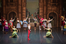 LX, 전주주민들에 발레공연 선물