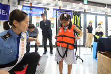 군산해경, 이마트와 해양 안전문화 캠페인 실시