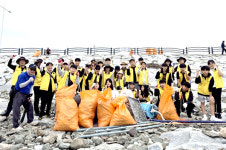 군산 28개 교회, 바다 살리기 캠페인 실시