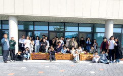 군산시 회현초, 행정복지센터에 화분 기증