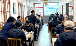군산 황금코다리 소룡점, 어르신 점심 대접