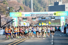 1만 2천여명 건각 군산 벚꽃길 달렸다